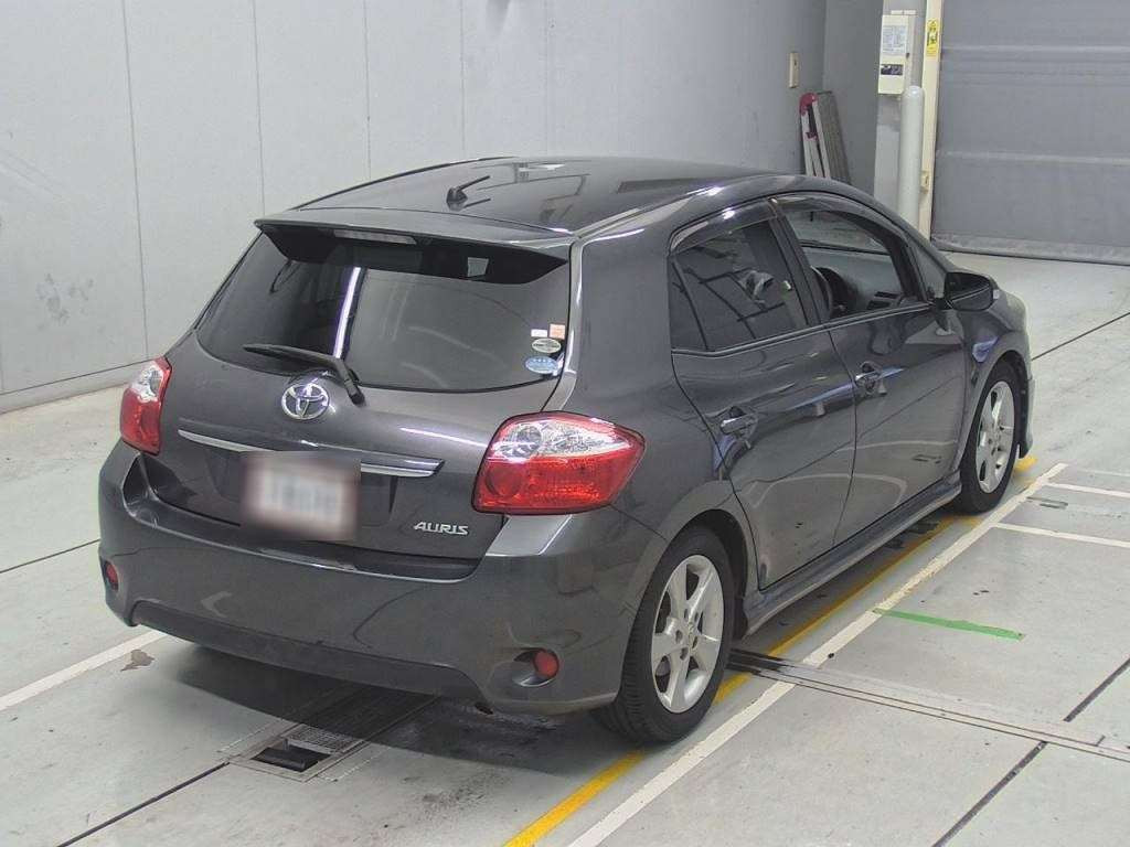 2011 Toyota Auris NZE151H[1]