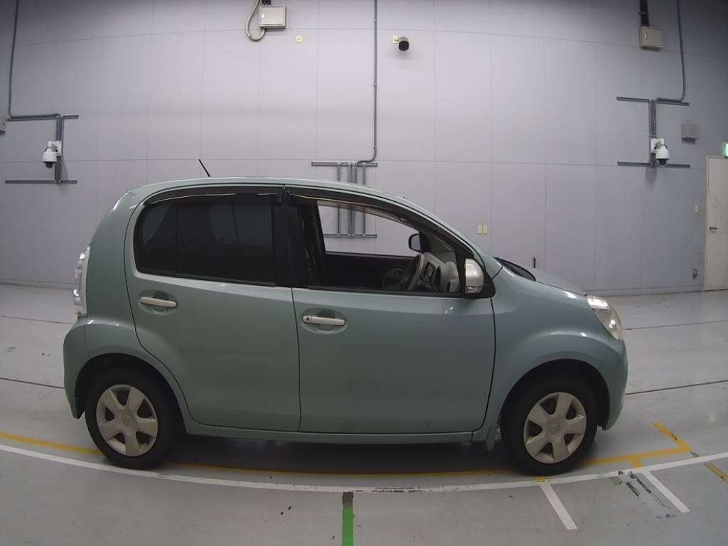 2010 Toyota Passo KGC30[2]