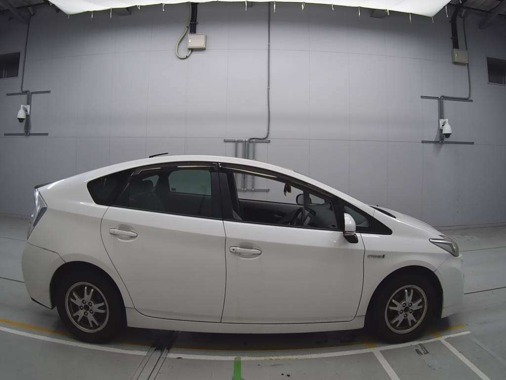 2010 Toyota Prius ZVW30[2]