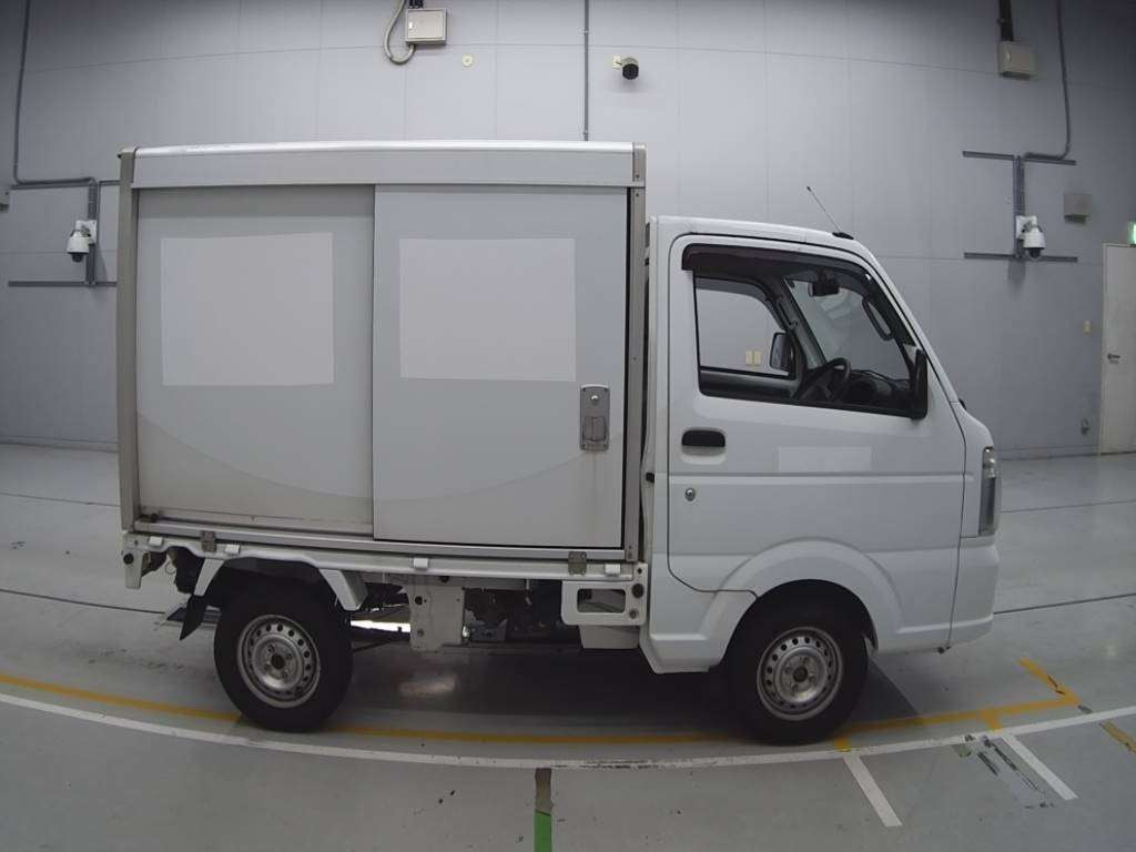 2018 Suzuki Carry Truck DA16T[2]