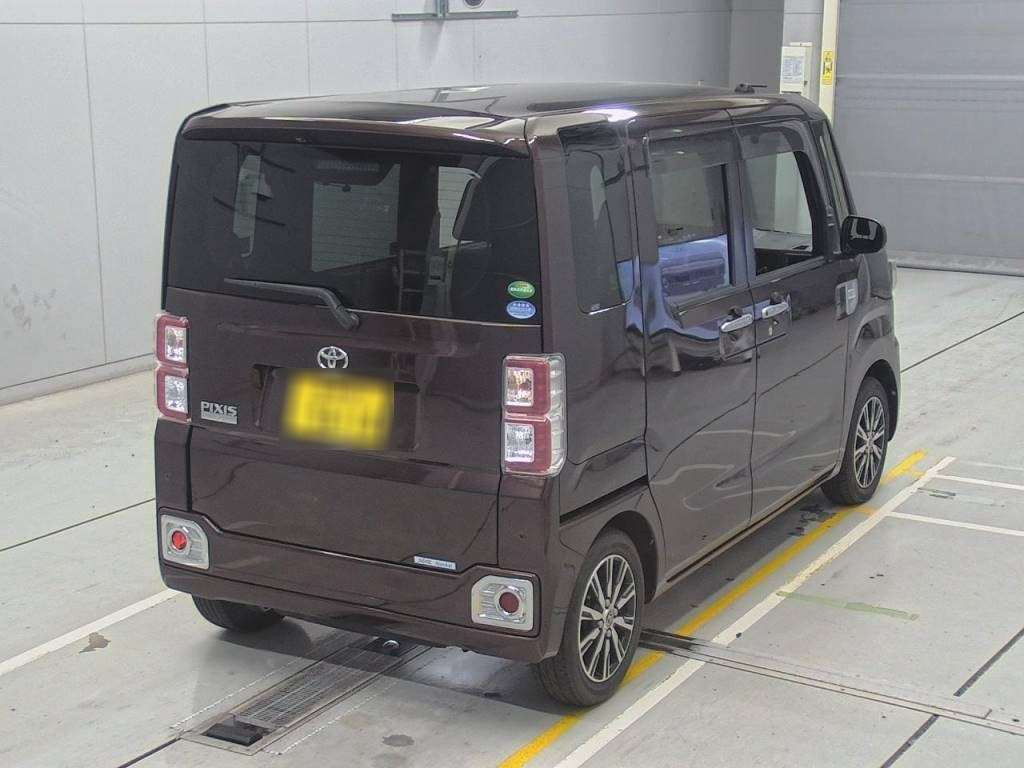 2018 Toyota Pixis Mega LA700A[1]