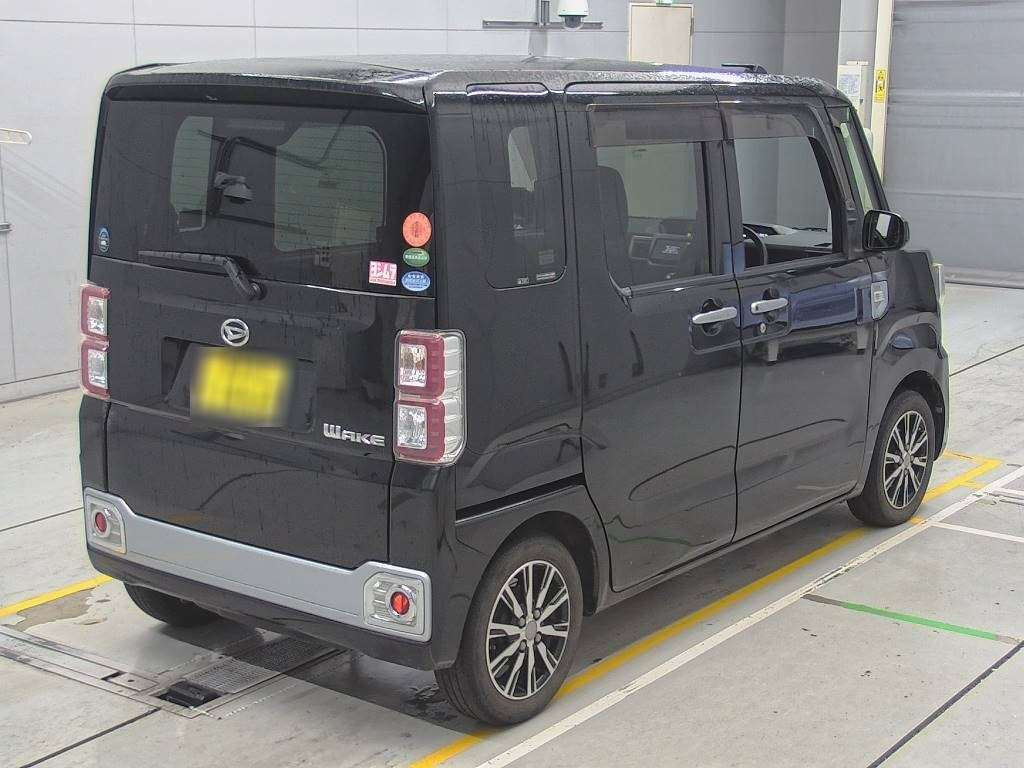 2016 Daihatsu Wake LA700S[1]