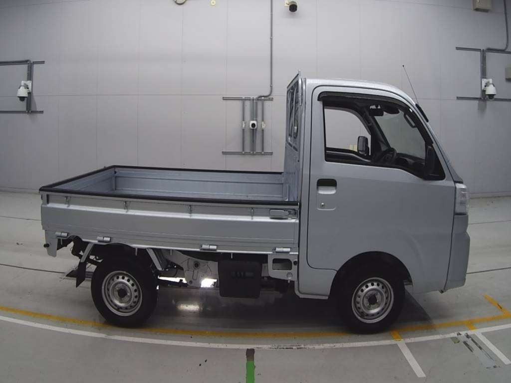 2022 Daihatsu Hijet Truck S500P[2]