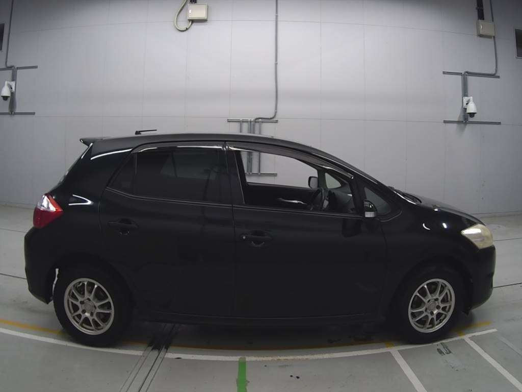 2011 Toyota Auris ZRE154H[2]