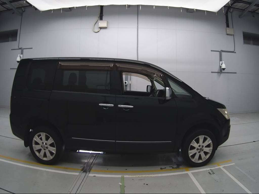 2010 Mitsubishi Delica D5 CV5W[2]