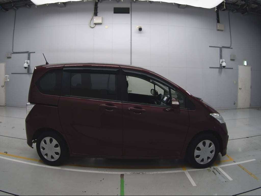 2014 Honda Freed GB3[2]