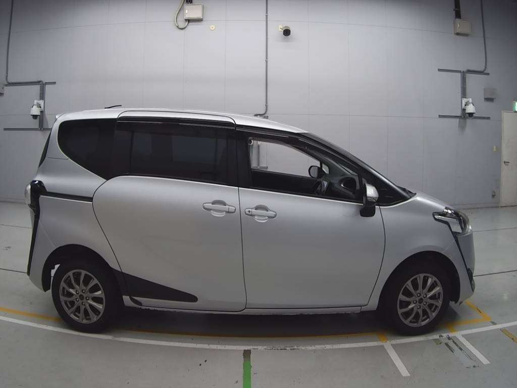 2017 Toyota Sienta NCP175G[2]