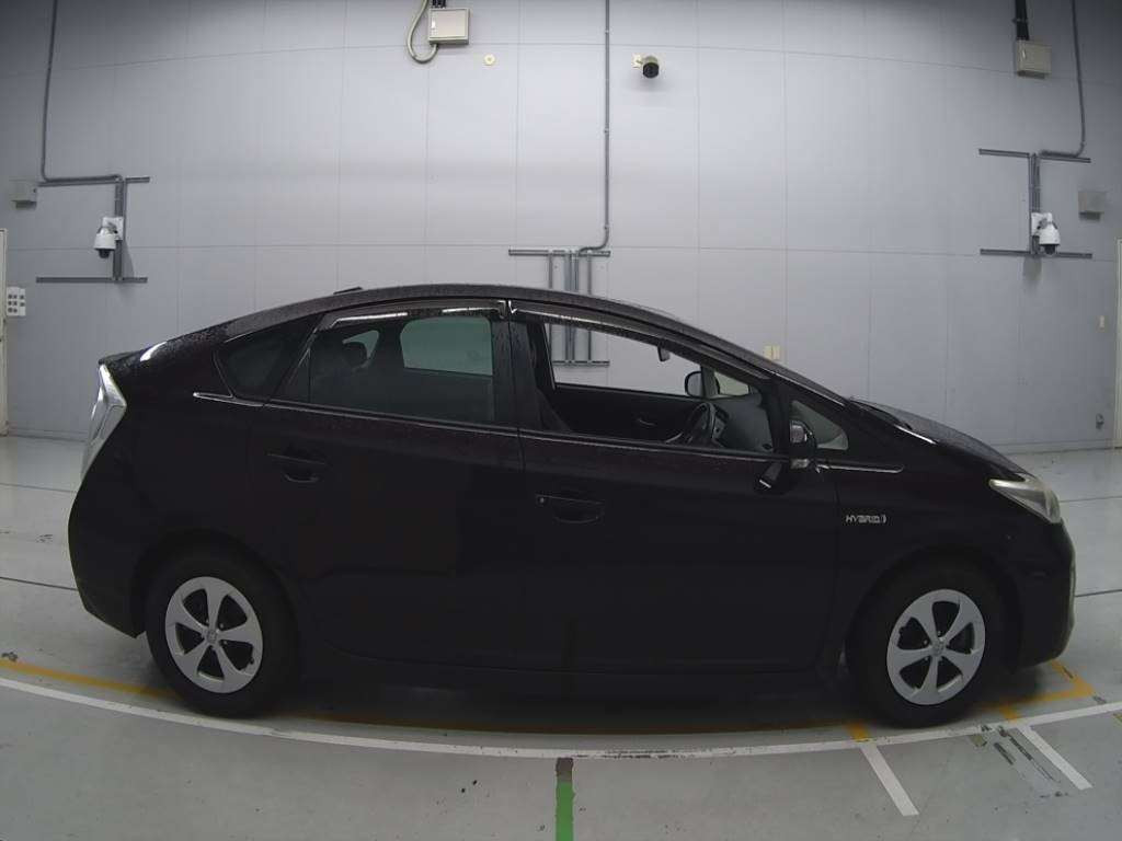 2013 Toyota Prius ZVW30[2]