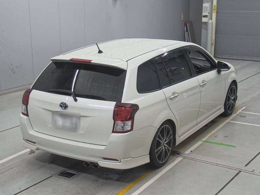 2015 Toyota Corolla Fielder NKE165G[1]