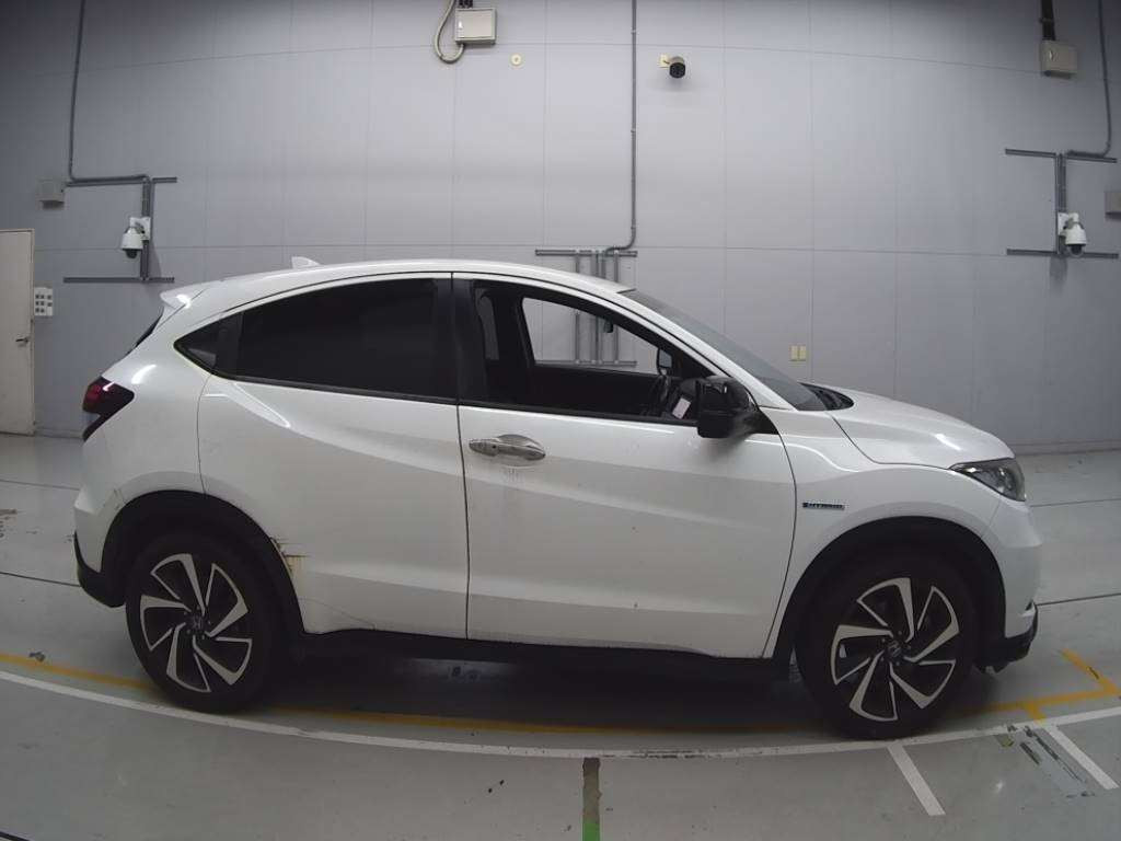 2016 Honda VEZEL RU3[2]