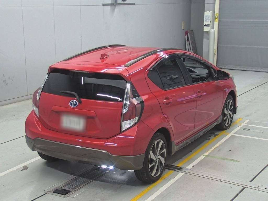 2015 Toyota Aqua NHP10[1]