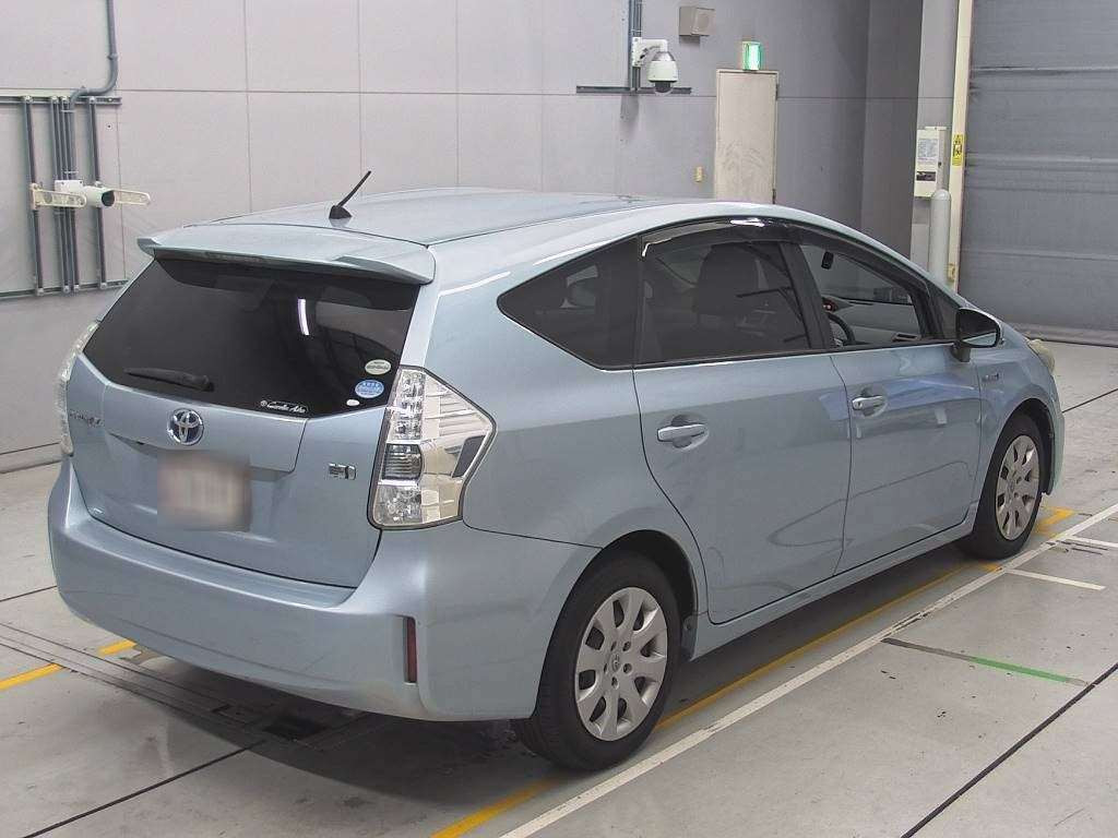 2012 Toyota Prius alpha ZVW41W[1]