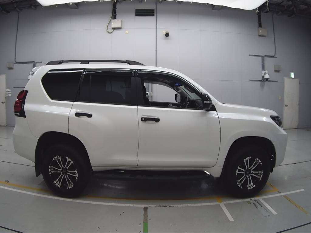 2023 Toyota Land Cruiser Prado GDJ150W[2]