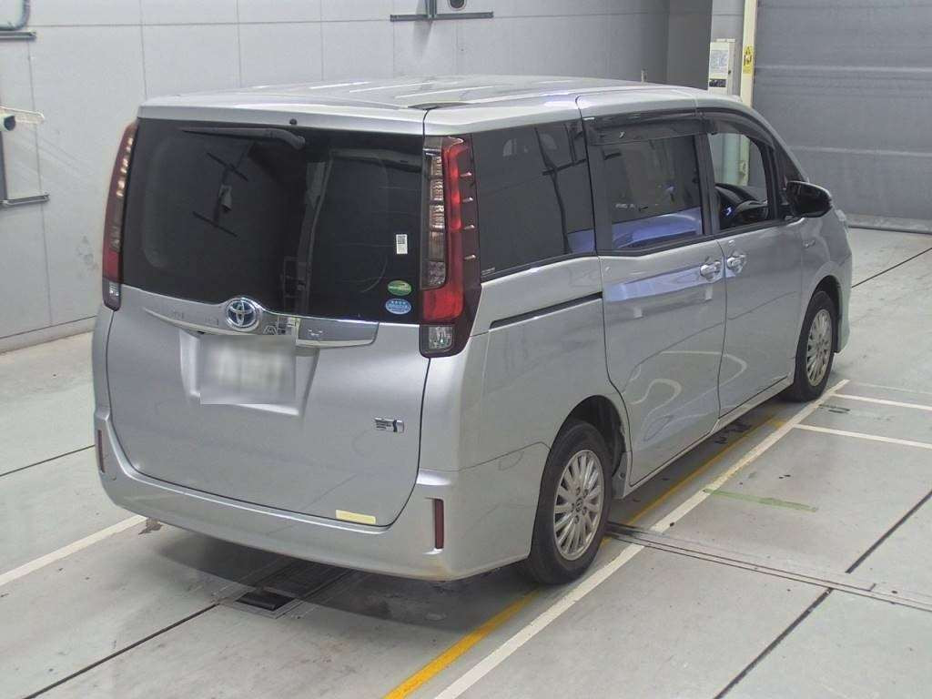 2016 Toyota Noah ZWR80G[1]