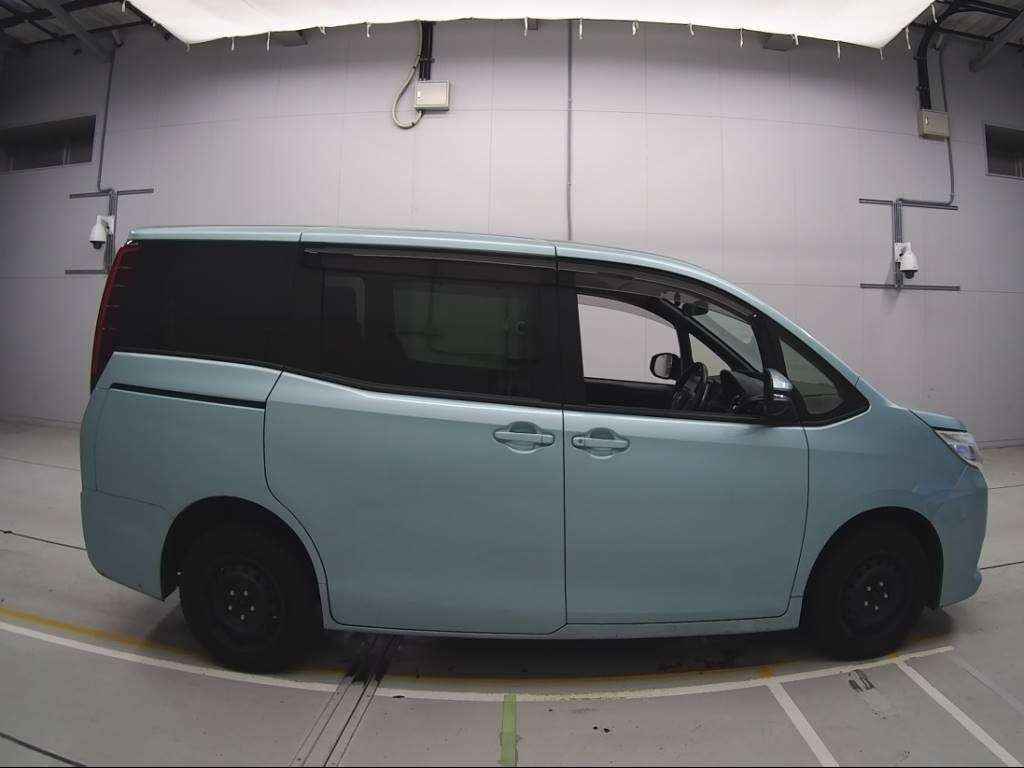 2015 Toyota Noah ZRR85G[2]