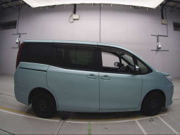 2015 Toyota Noah