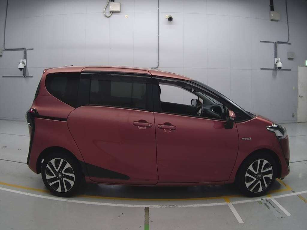 2016 Toyota Sienta NHP170G[2]