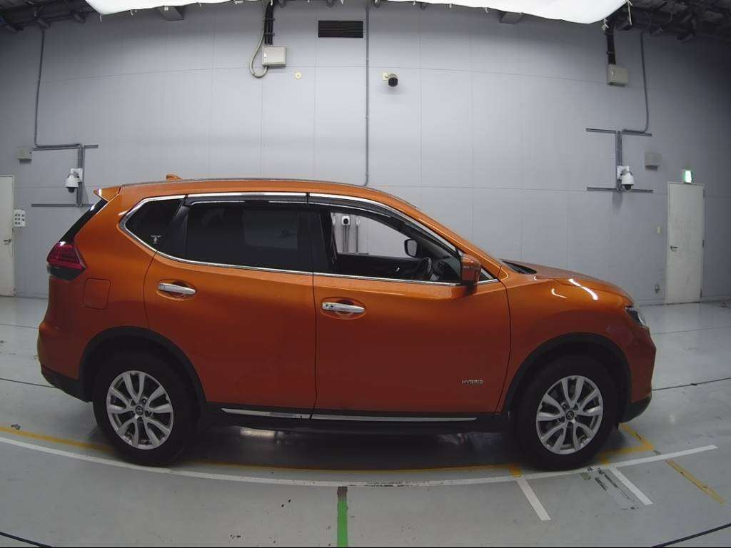 2018 Nissan X-Trail HNT32[2]