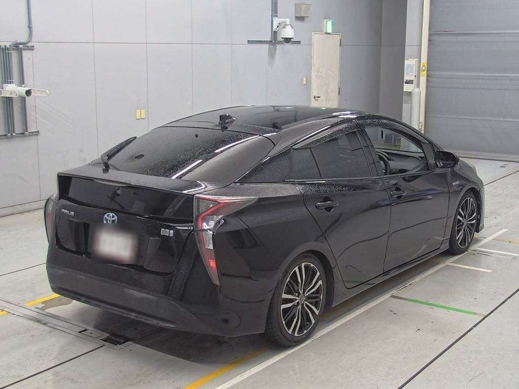 2016 Toyota Prius ZVW50[1]