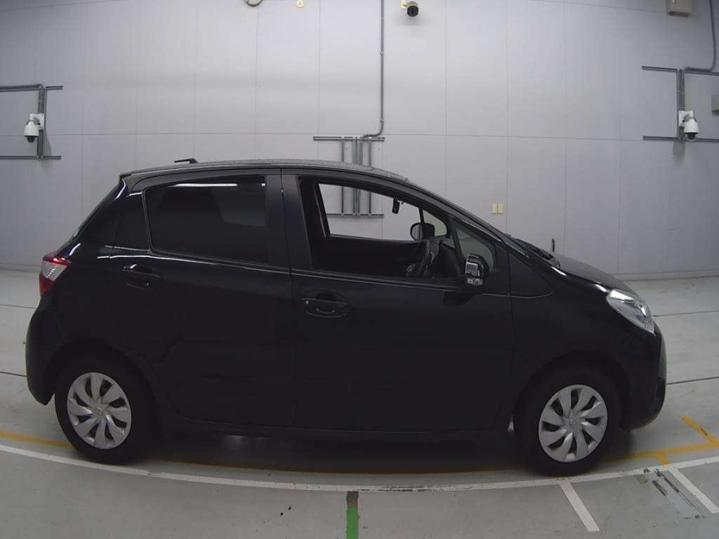 2017 Toyota Vitz KSP130[2]