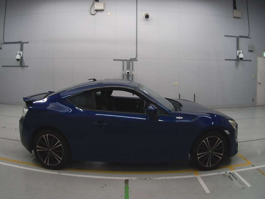 2013 Toyota 86 ZN6[2]