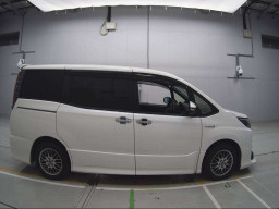 2017 Toyota Noah