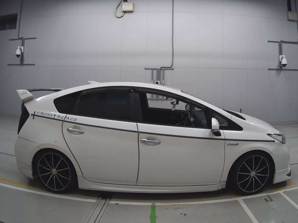 2013 Toyota Prius ZVW30[2]