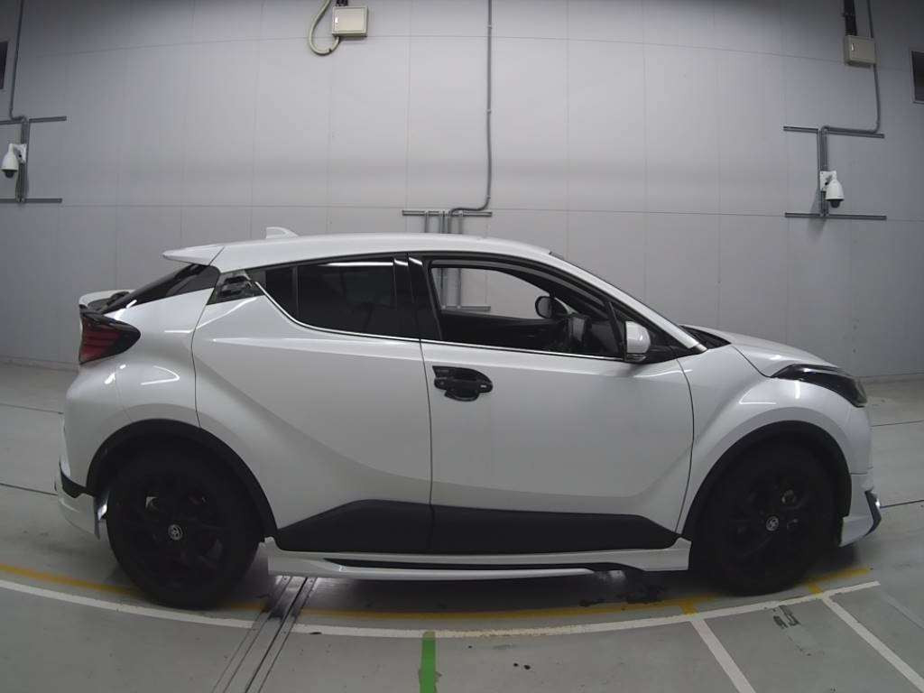 2021 Toyota C-HR ZYX11[2]