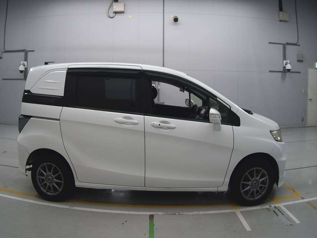 2015 Honda Freed Spike GB4[2]