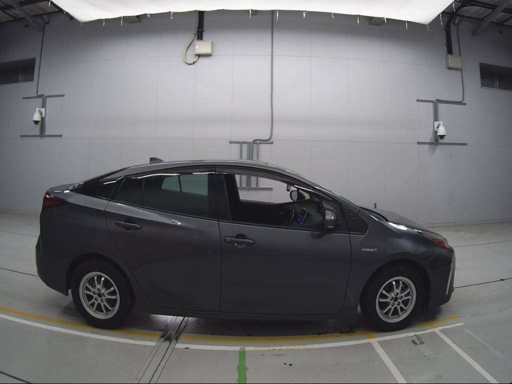 2020 Toyota Prius ZVW51[2]