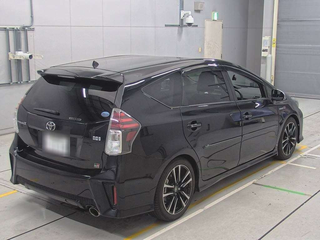 2018 Toyota Prius alpha ZVW41W[1]