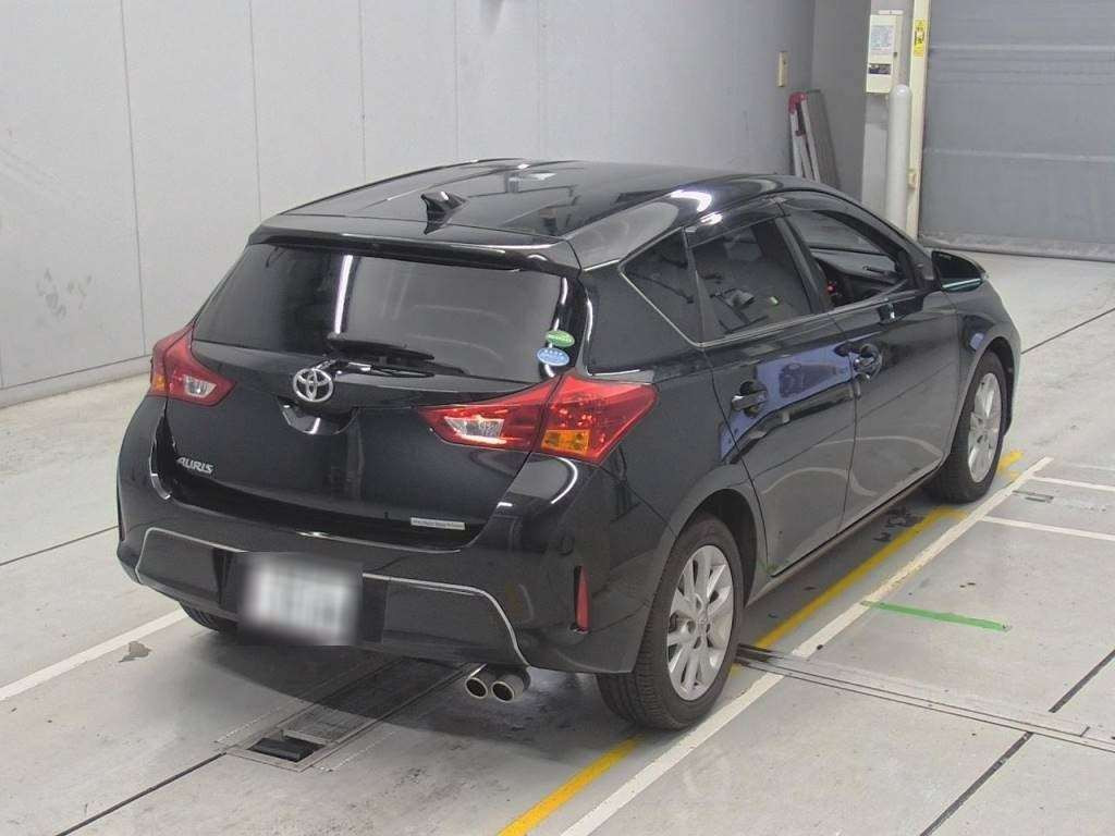 2014 Toyota Auris NZE181H[1]