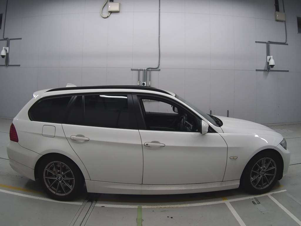 2011 BMW 3 Series US20[2]