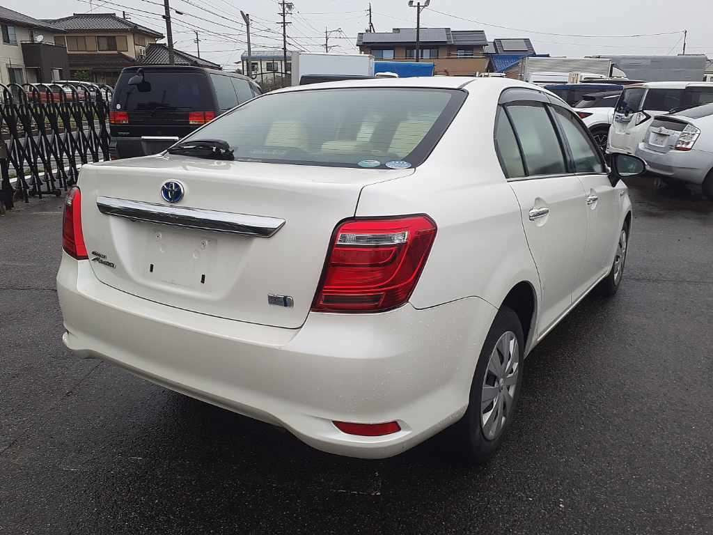 2015 Toyota Corolla Axio NKE165[1]