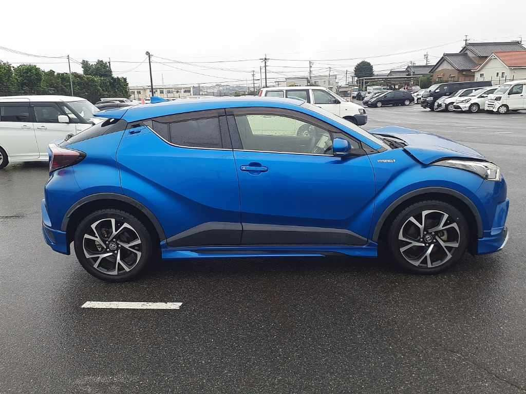 2017 Toyota C-HR ZYX10[2]