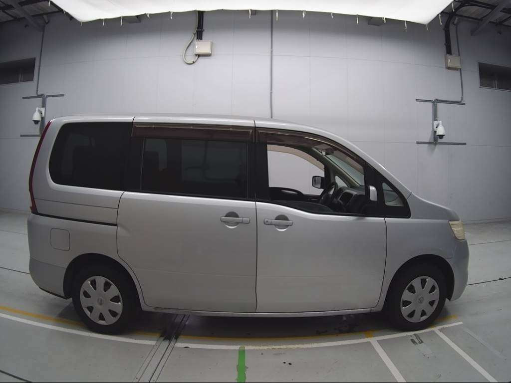 2007 Nissan Serena C25[2]