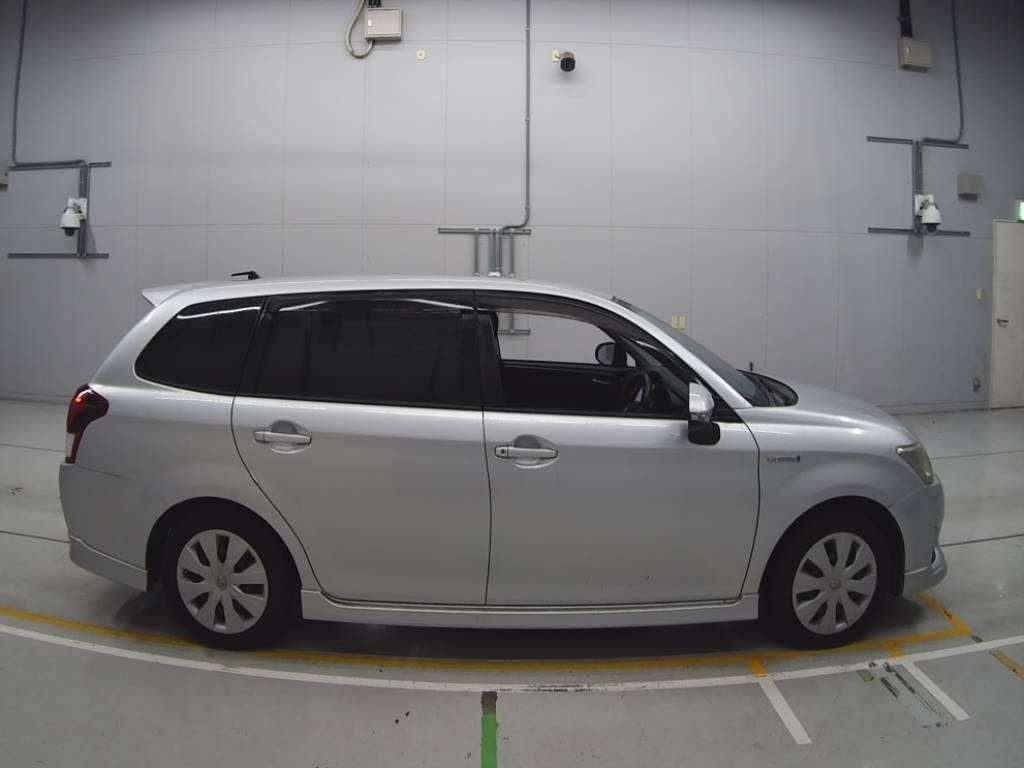 2013 Toyota Corolla Fielder NKE165G[2]