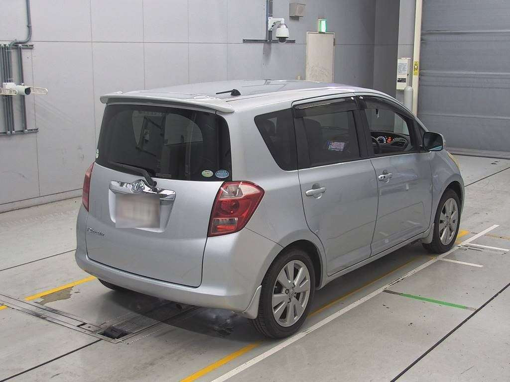 2005 Toyota Ractis SCP100[1]