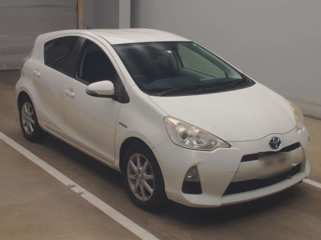 2012 Toyota Aqua NHP10[2]