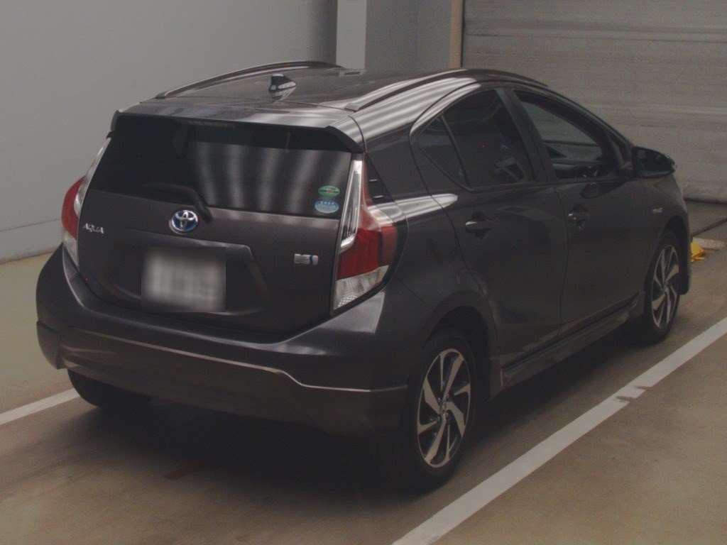 2015 Toyota Aqua NHP10[1]