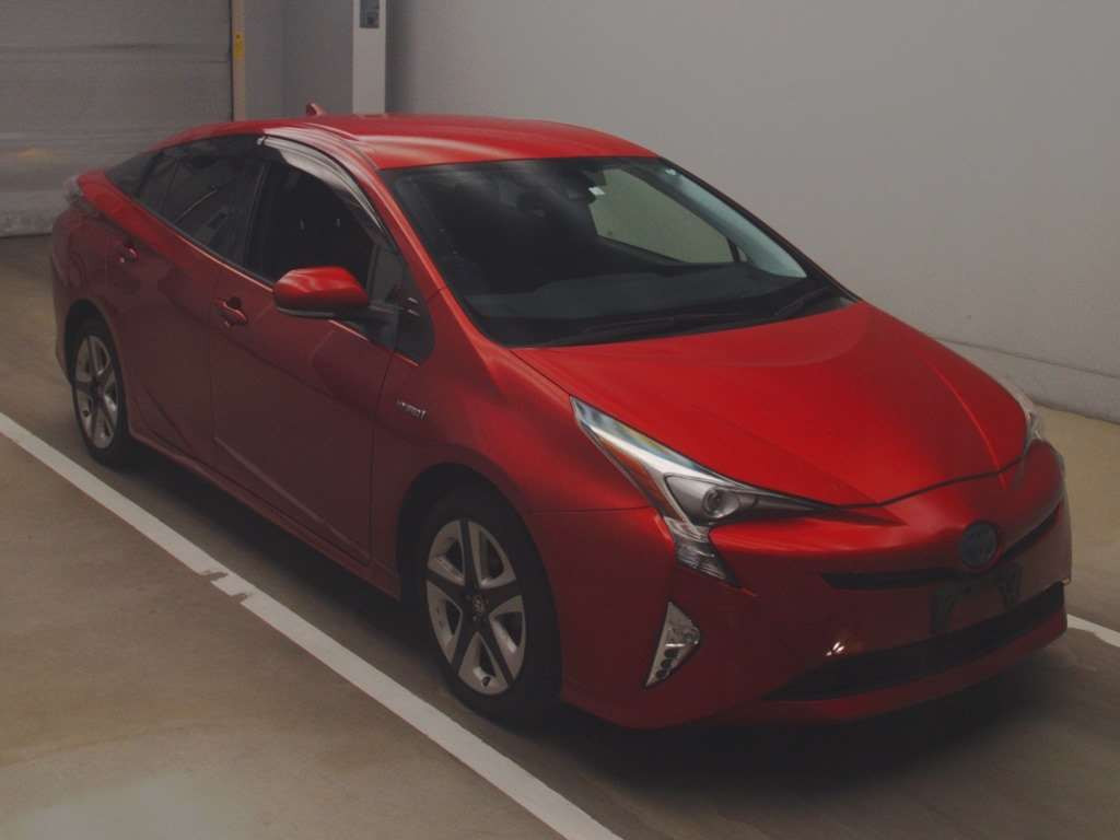 2016 Toyota Prius ZVW55[2]