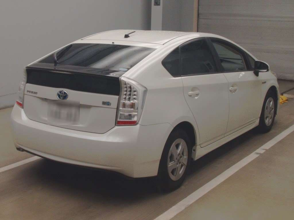 2010 Toyota Prius ZVW30[1]