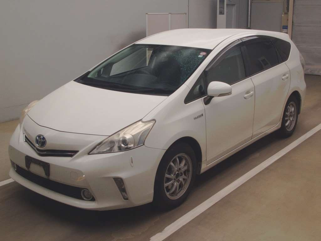 2011 Toyota Prius alpha ZVW41W[0]