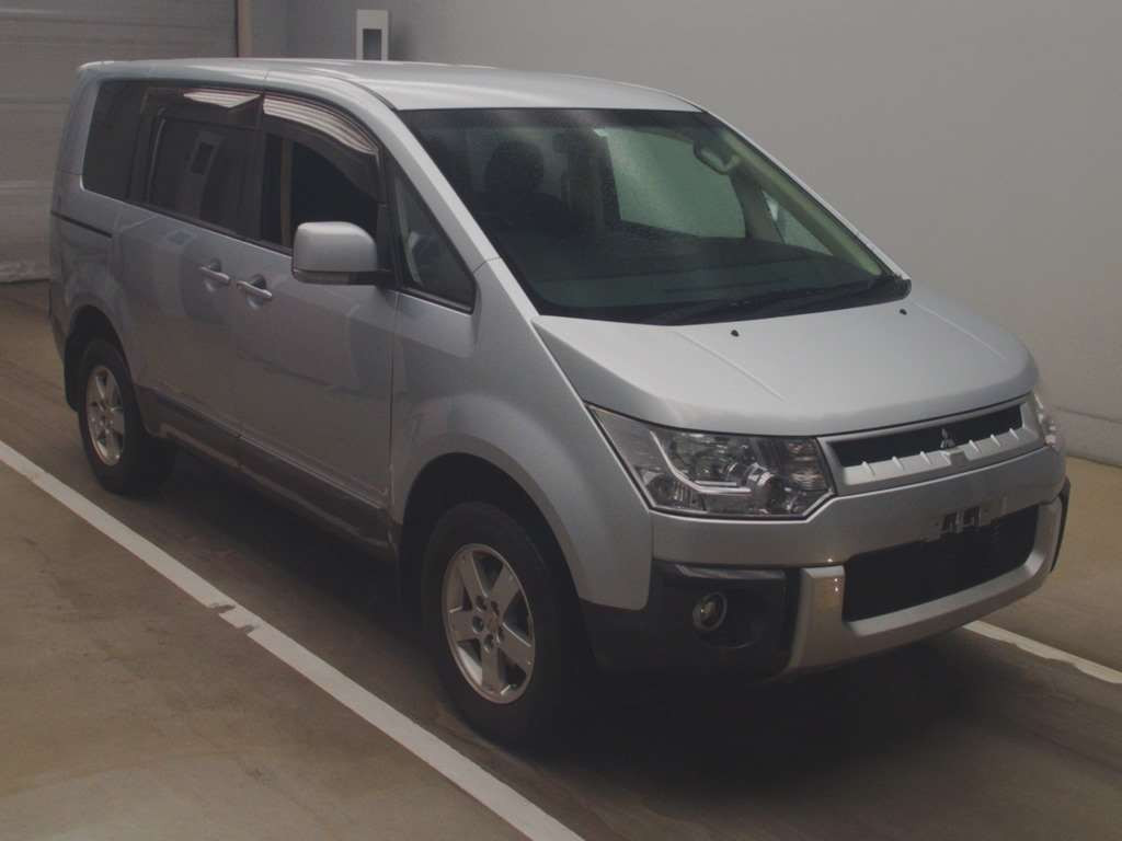 2009 Mitsubishi Delica D5 CV5W[2]