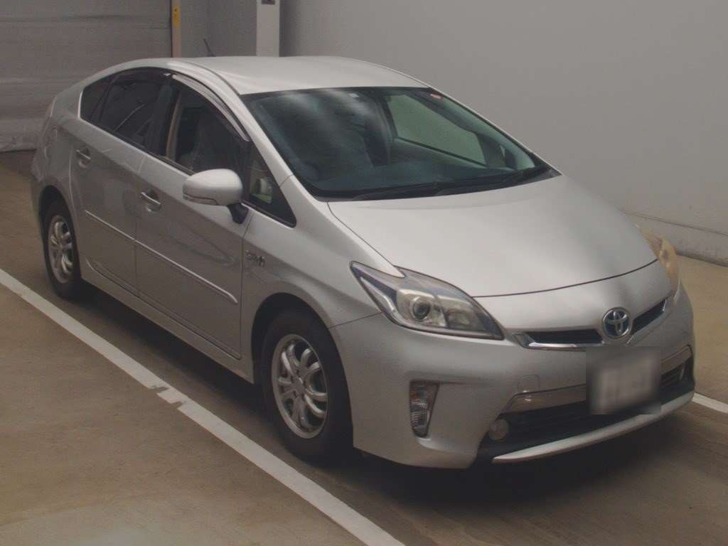 2012 Toyota Prius PHV ZVW35[2]