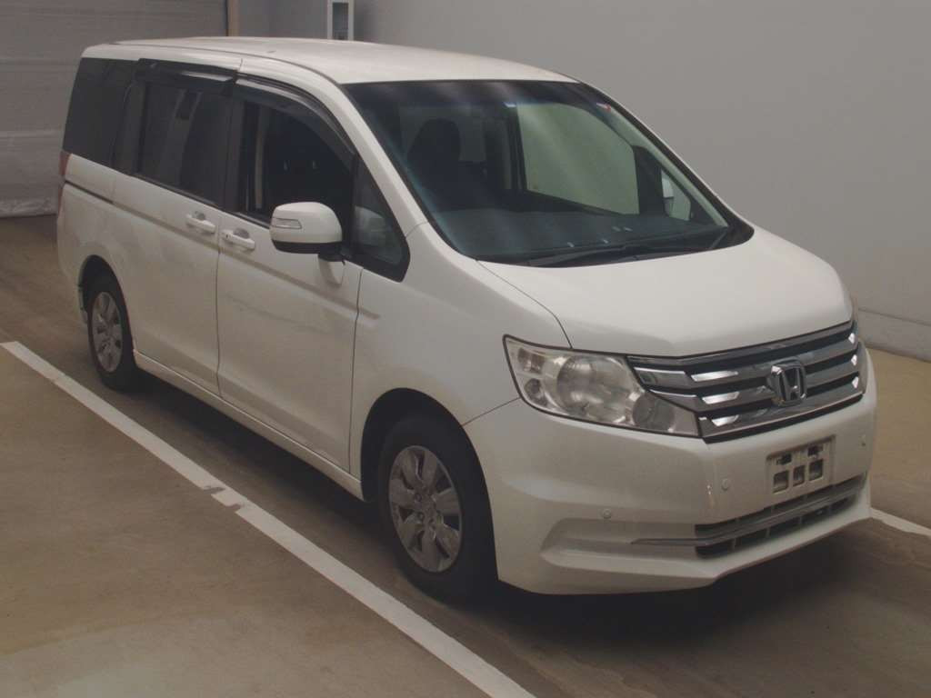 2013 Honda Step WGN RK1[2]