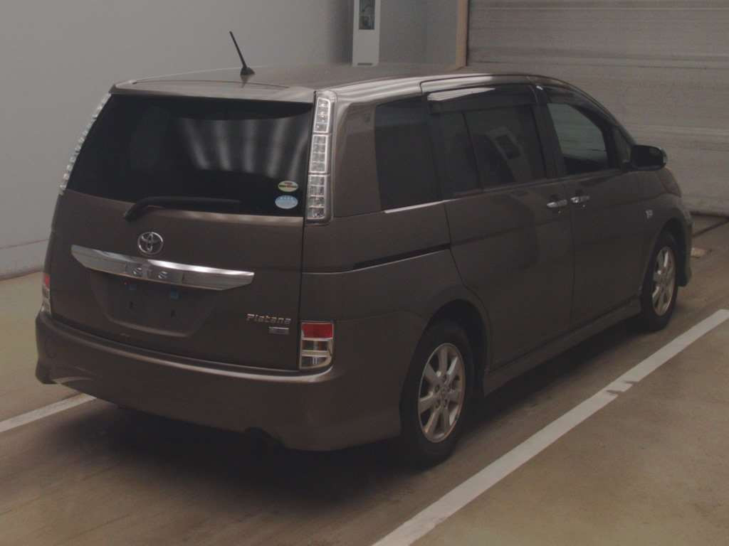 2011 Toyota Isis ZGM10W[1]