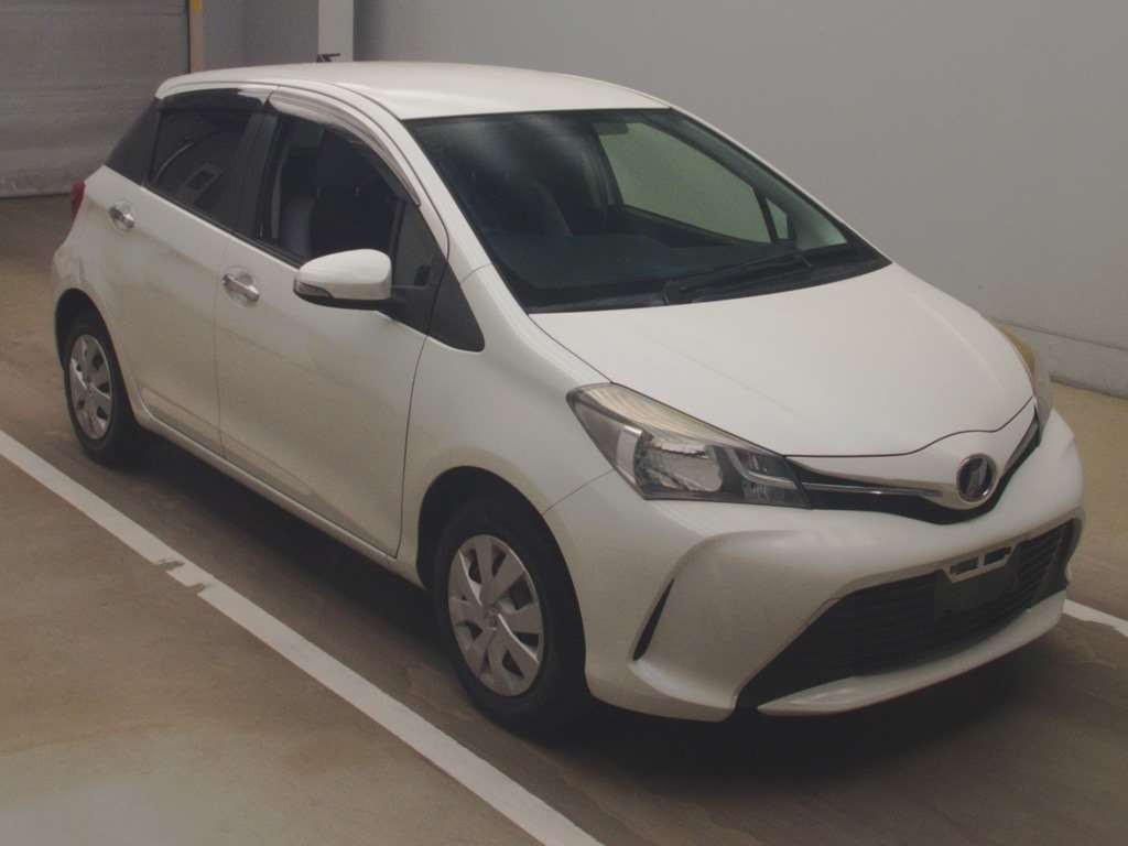 2015 Toyota Vitz KSP130[2]