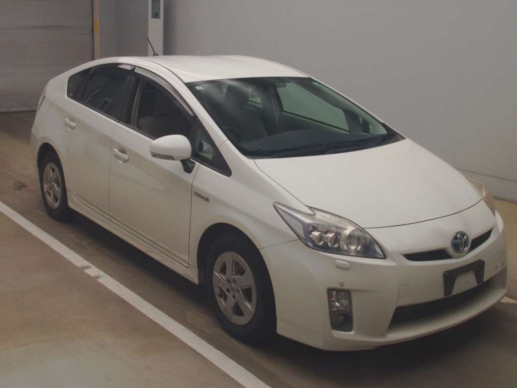 2011 Toyota Prius ZVW30[2]