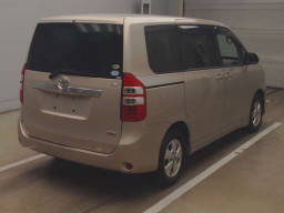 2011 Toyota Noah